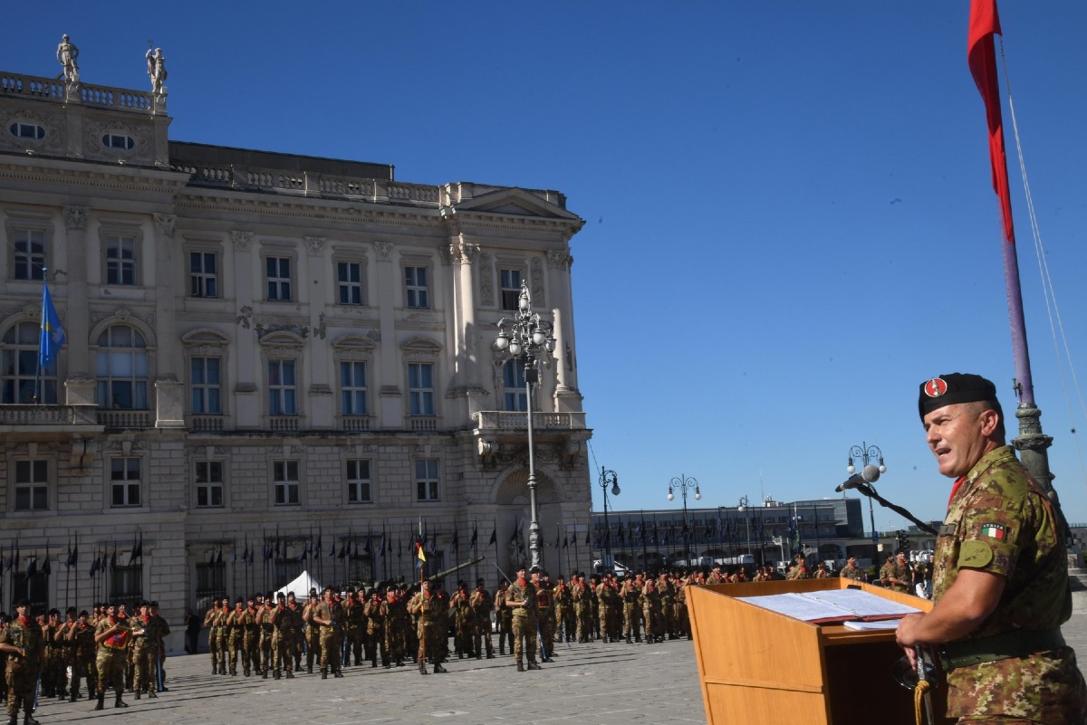 Trieste, 70 anni del Piemonte Cavalleria: in piazza Unità la cerimonia con Roberti