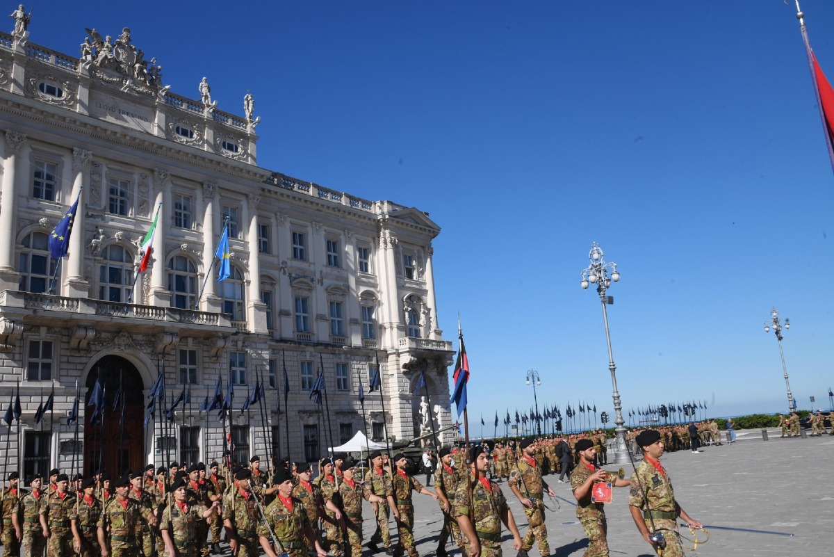 Trieste, 70 anni del Piemonte Cavalleria: in piazza Unità la cerimonia con Roberti