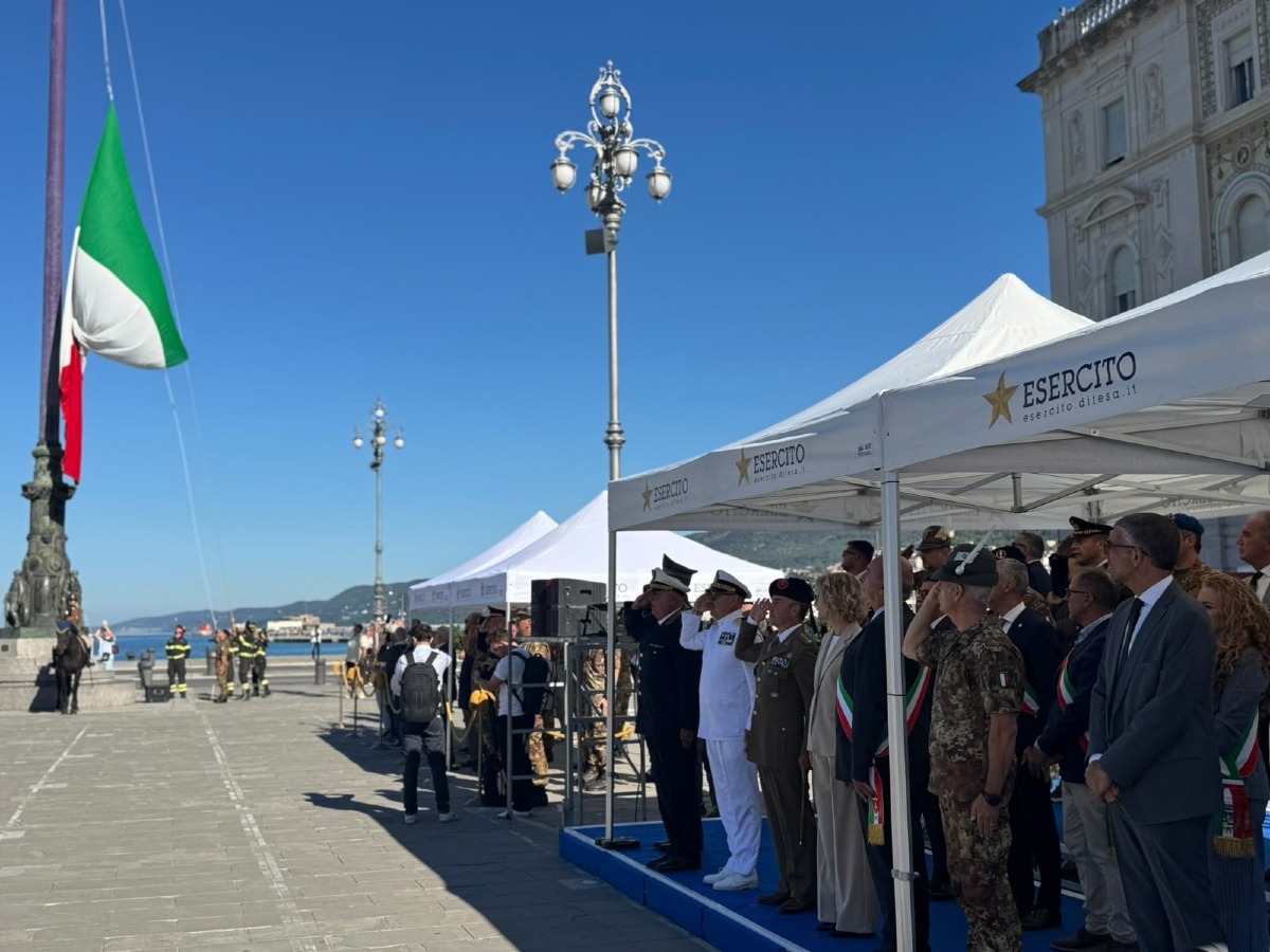 Trieste, 70 anni del Piemonte Cavalleria: in piazza Unità la cerimonia con Roberti