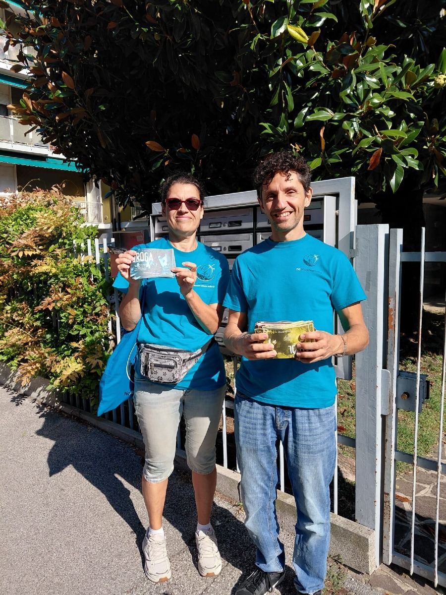 Centinaia di opuscoli antidroga distribuiti all’Arcella dai volontari di Padova