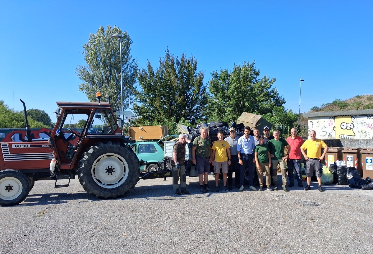 Pordenone, tonnellate di rifiuti rimosse a Vallenoncello nella campagna di pulizia