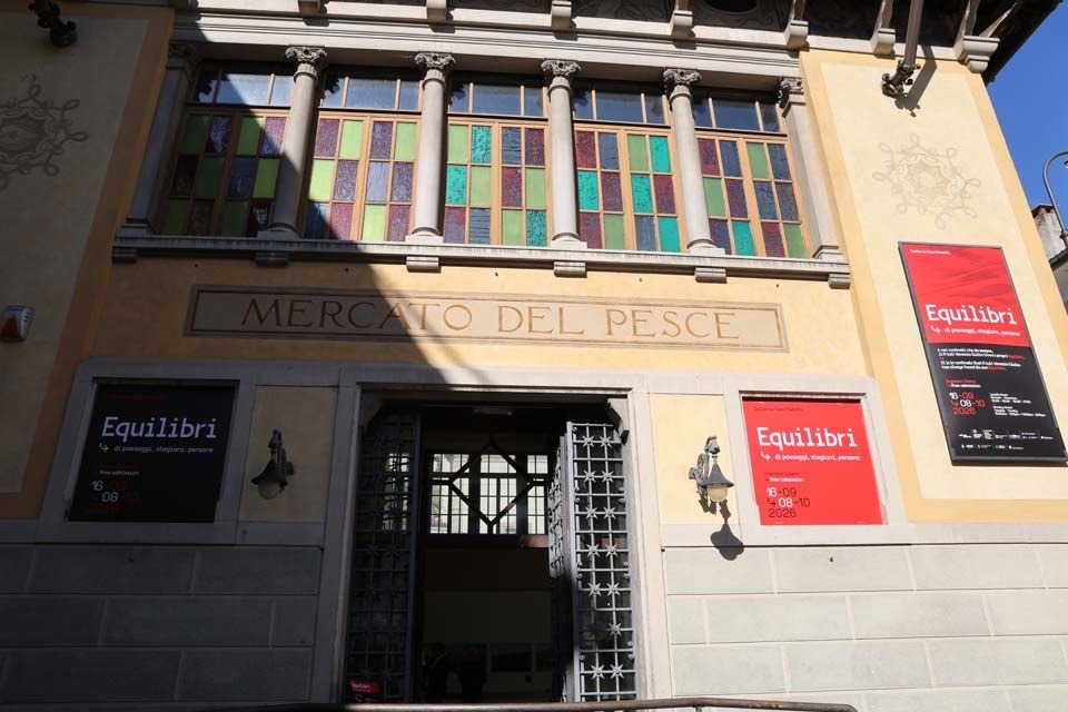 Udine, alla Galleria Modotti la mostra sugli equilibri del Friuli Venezia Giulia