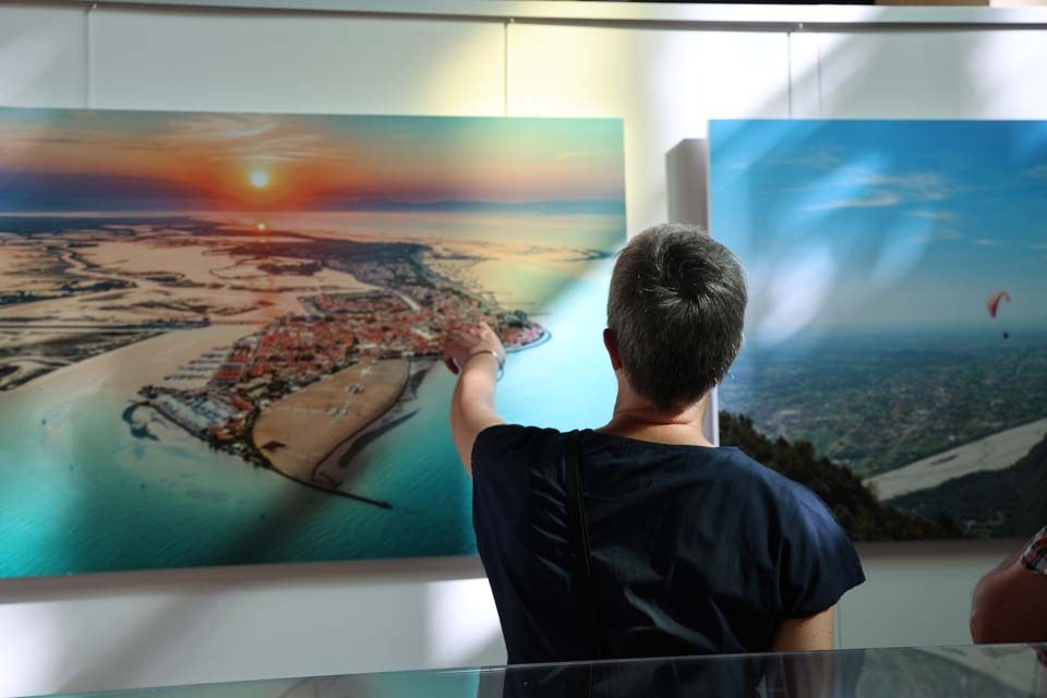 Udine, alla Galleria Modotti la mostra sugli equilibri del Friuli Venezia Giulia