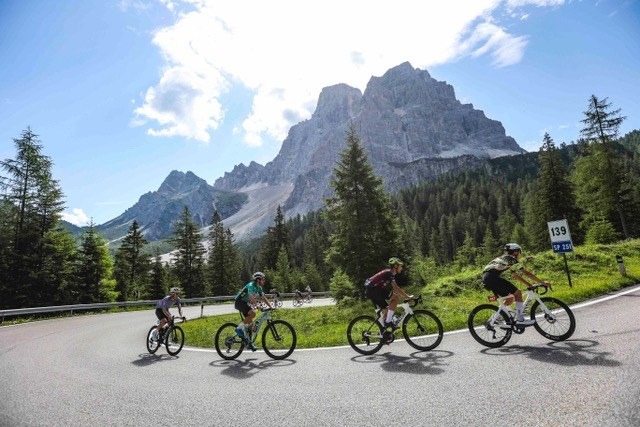 Sportful Dolomiti Race 2027, iscrizioni dal 1 ottobre: 1.000 posti in griglia avanzata