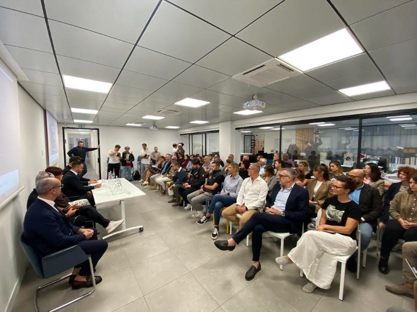 Edil Group porta 6 defibrillatori in uffici e cantieri di Trieste, collegati al 118