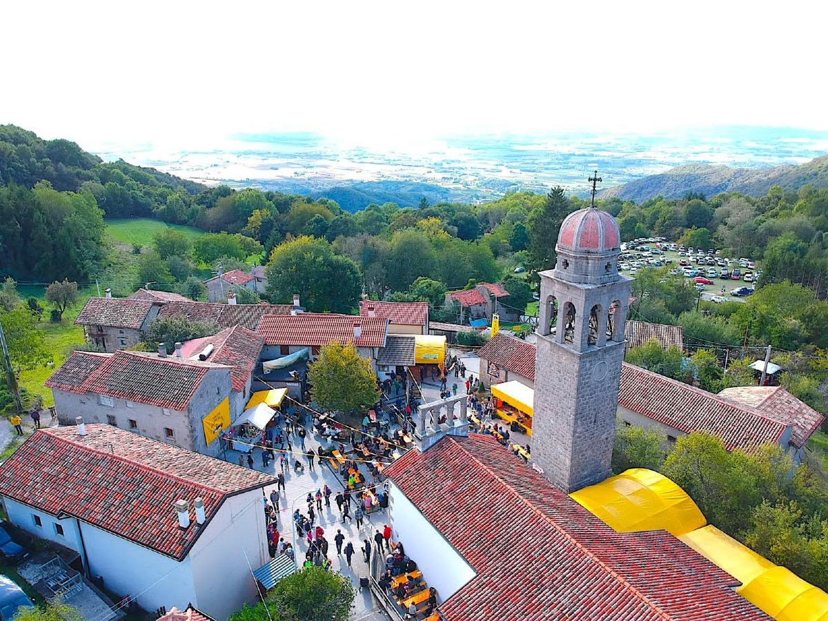 Faedis, la Festa delle Castagne compie 45 anni: tre weekend tra mongolfiera e zip-line
