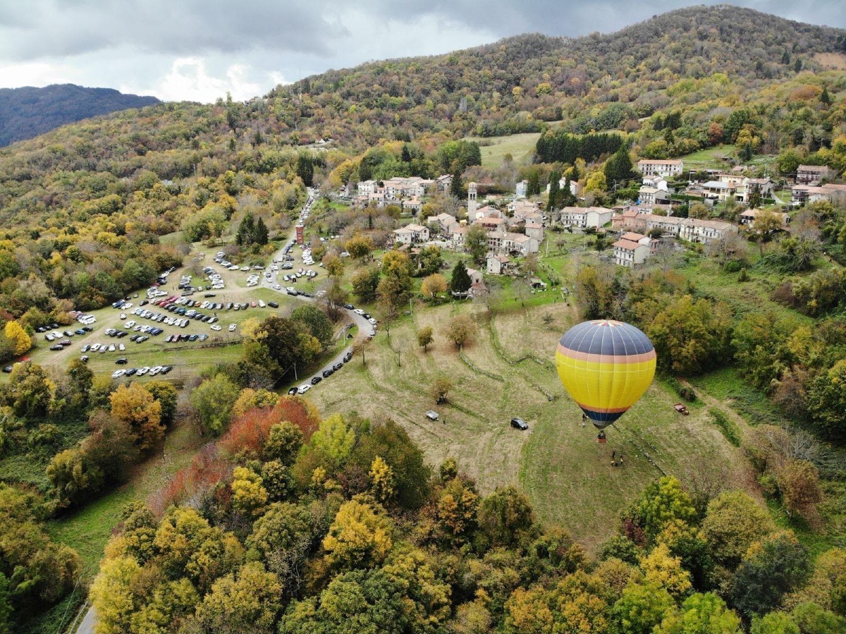 Faedis, la Festa delle Castagne compie 45 anni: tre weekend tra mongolfiera e zip-line