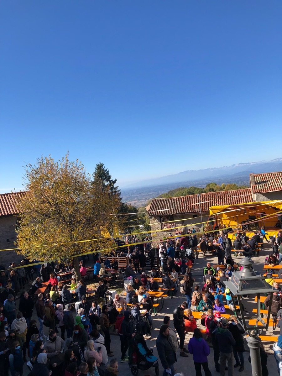 Faedis, la Festa delle Castagne compie 45 anni: tre weekend tra mongolfiera e zip-line