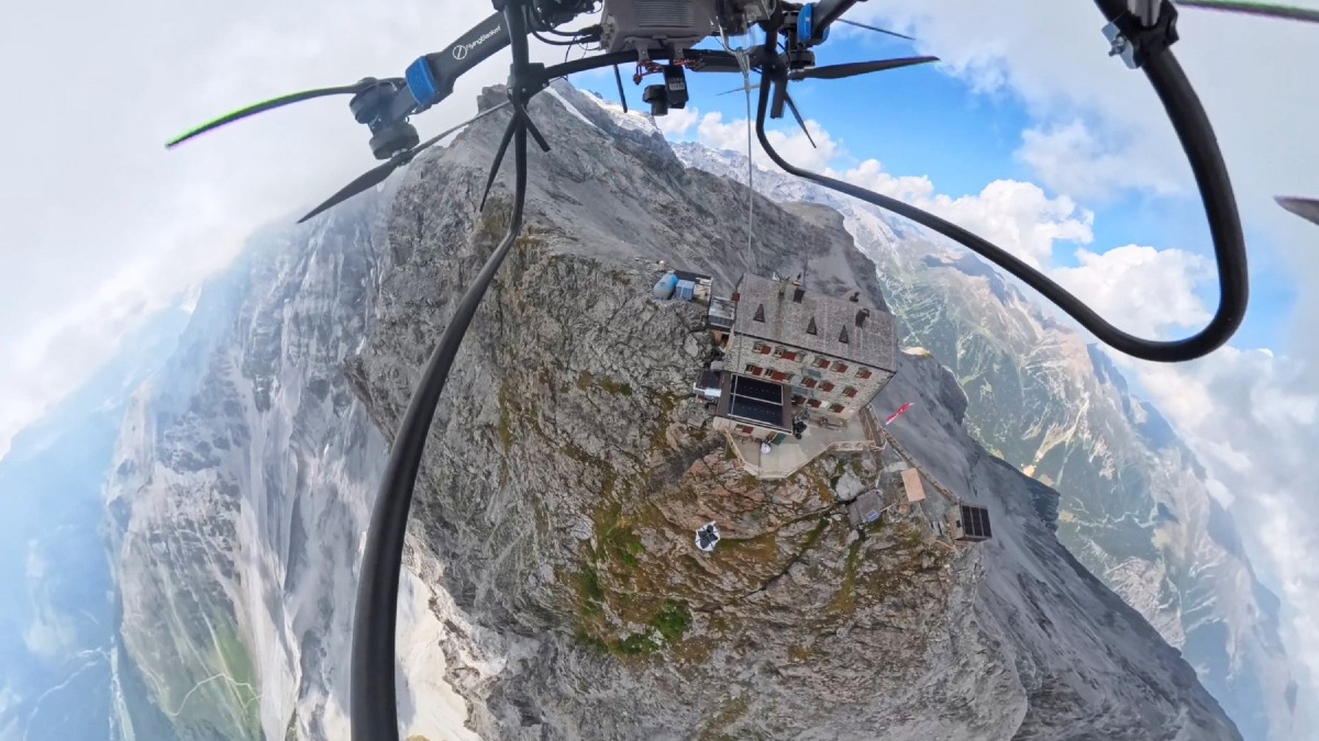 Rifugi dell’Alto Adige riforniti con i droni: 189 voli e 8,5 tonnellate trasportate