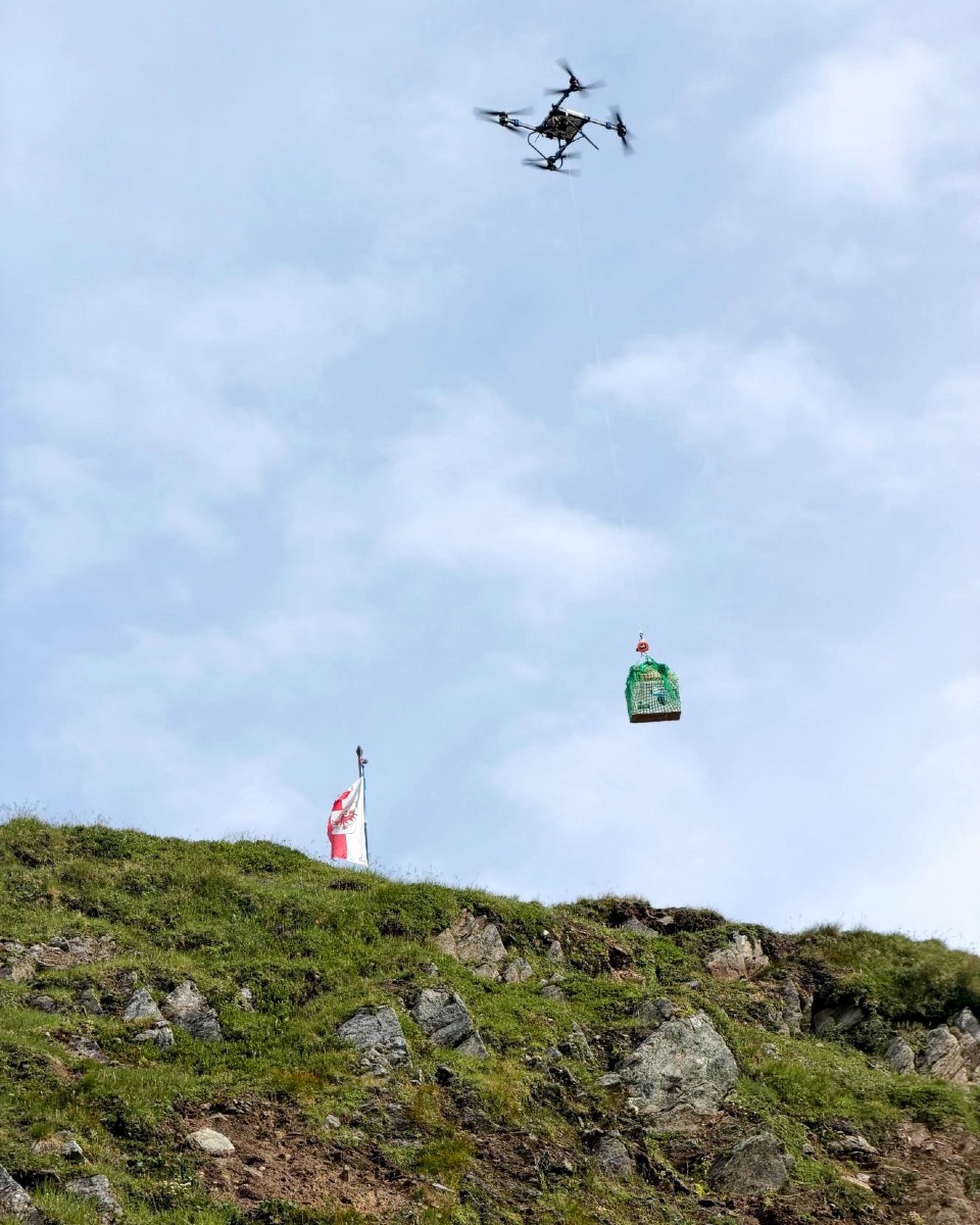 Rifugi dell’Alto Adige riforniti con i droni: 189 voli e 8,5 tonnellate trasportate
