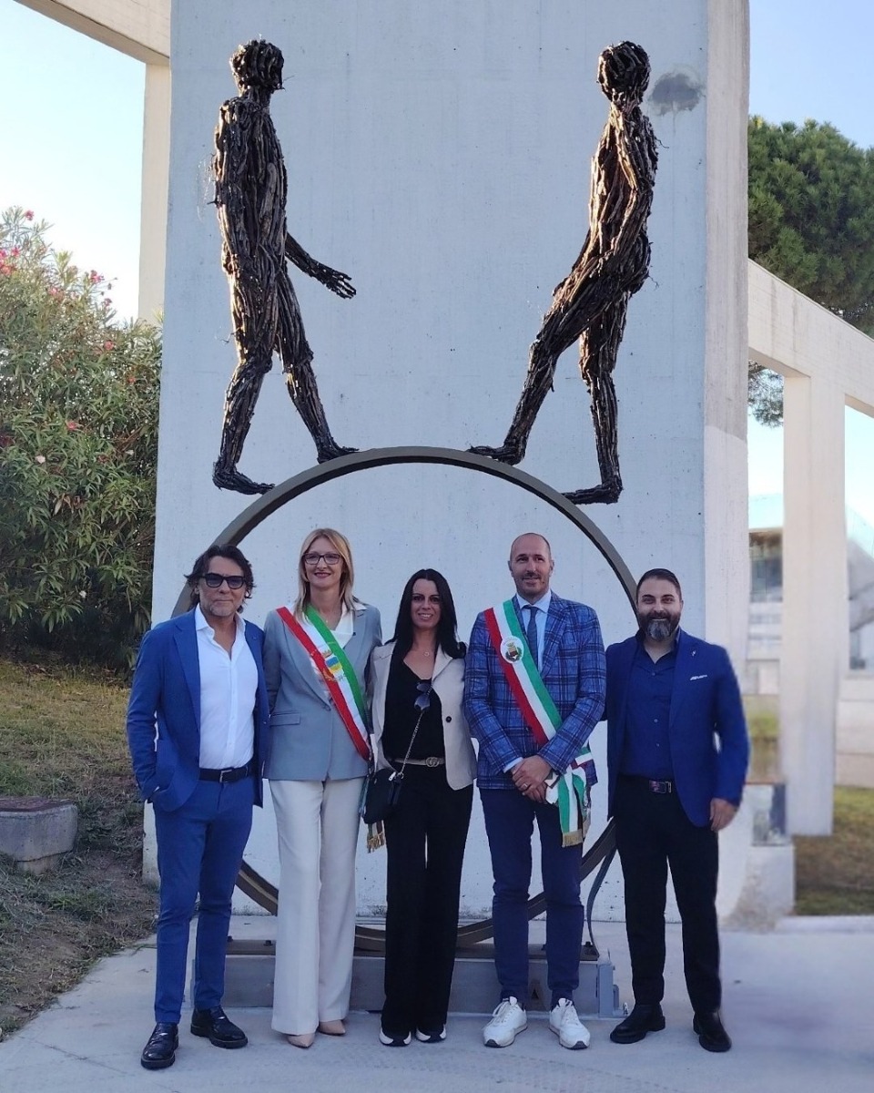 Lignano ricorda il terremoto del 1976 con una scultura e una mostra fotografica