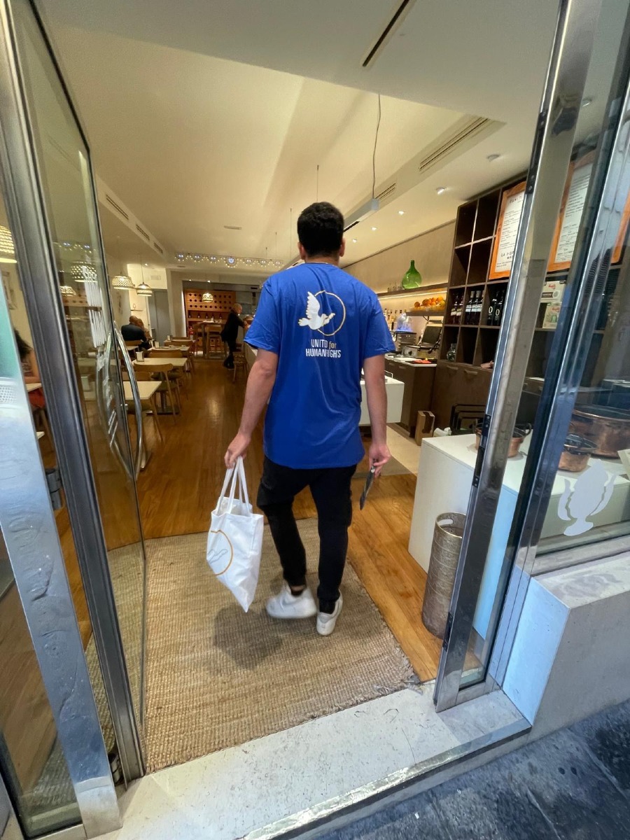 Padova, i volontari distribuiscono opuscoli sui diritti umani nel centro città