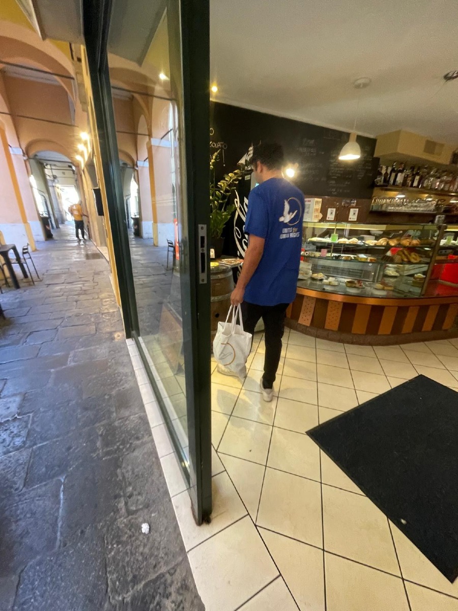 Padova, i volontari distribuiscono opuscoli sui diritti umani nel centro città
