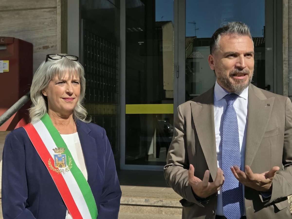 Lendinara, riapre l’ufficio postale rinnovato: passaporti e certificati allo sportello