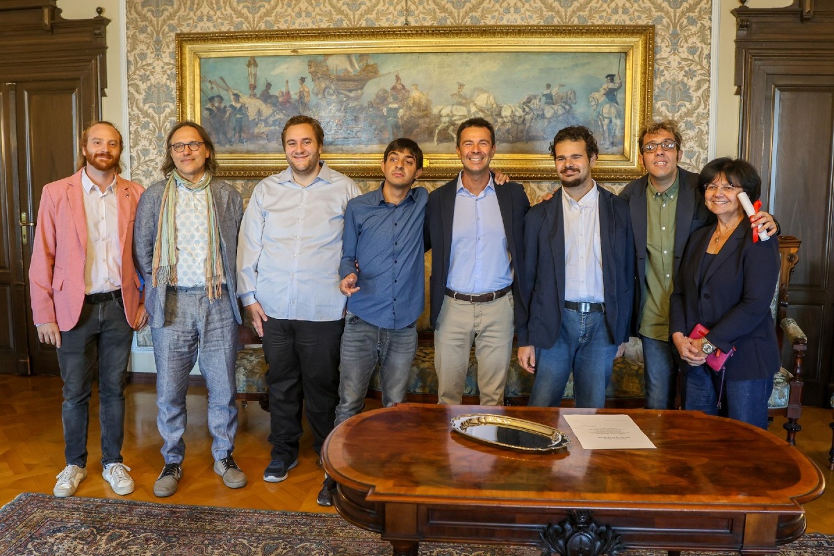 Medaglia del Comune a Marco Tortul e a Oltre quella Sedia per il verde di Trieste