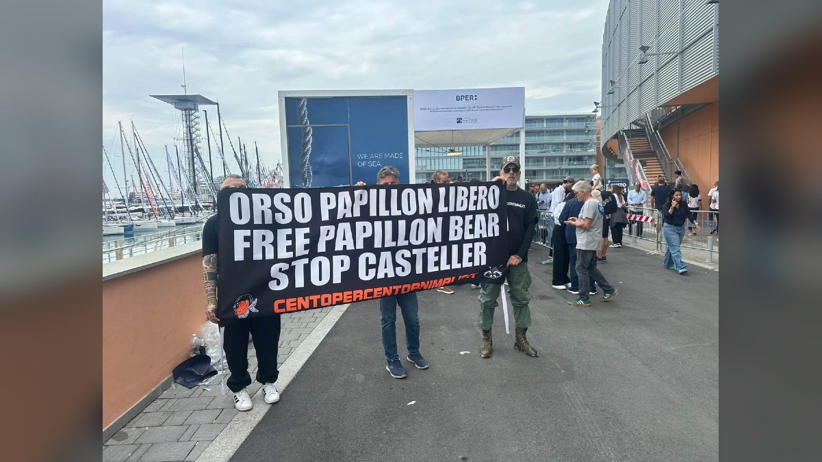 Protesta per l’orso Papillon al Salone Nautico di Genova: attivisti identificati - 