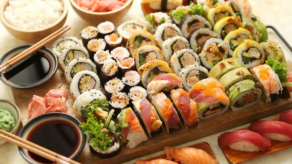 Blatte, tracce di roditori e 400 chili di alimenti mal conservati: sospeso un ristorante di sushi - 