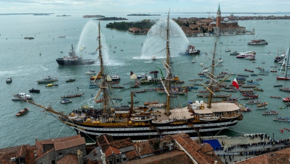 Venezia ritrova l’Amerigo Vespucci: il saluto del sindaco a equipaggio e allievi - 