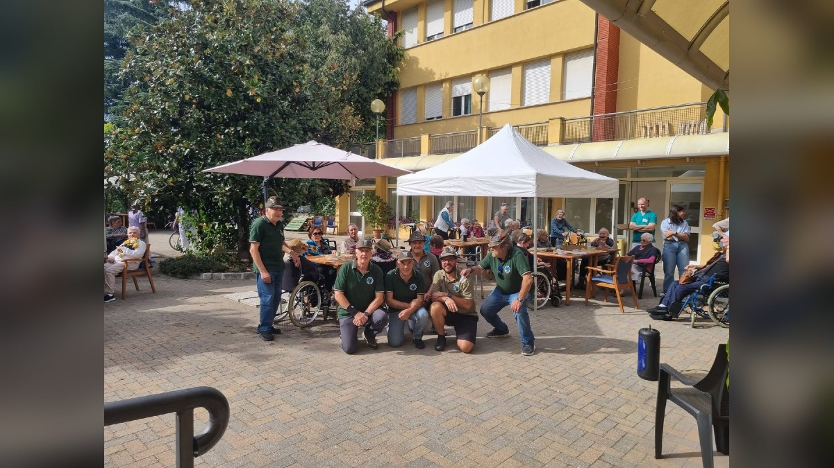 RSA Caris di Udine, Festa dei Nonni con pastasciutta degli alpini e musica - 