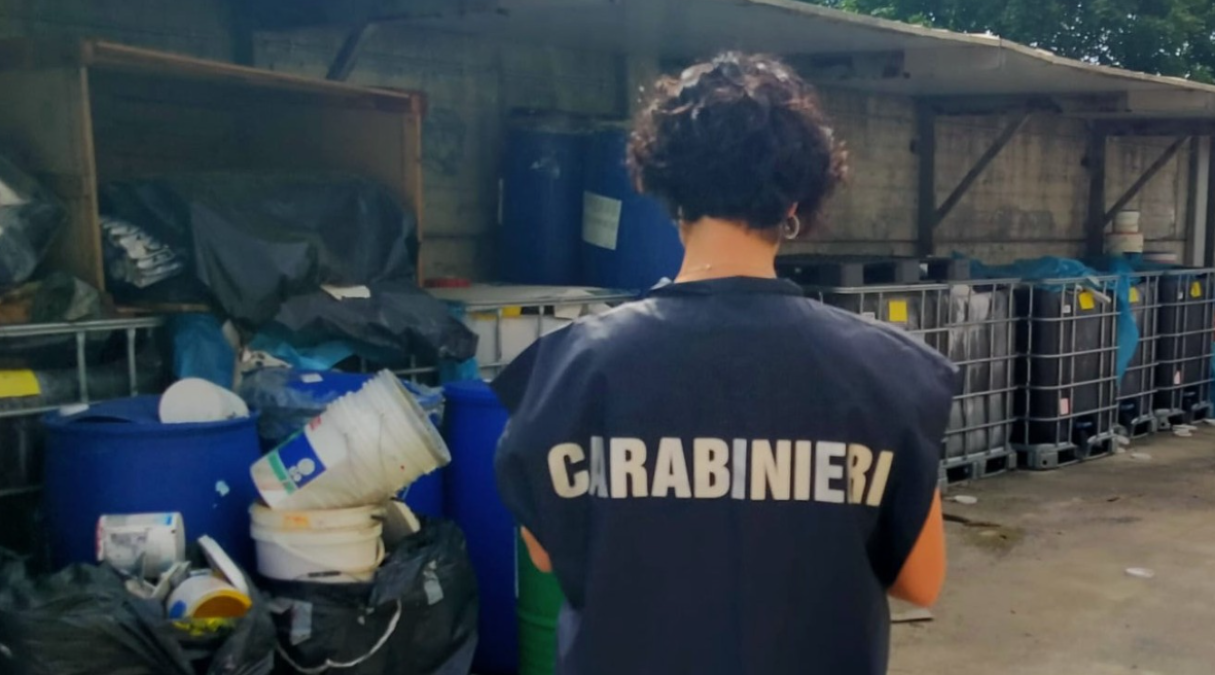 La produzione si trasferisce, i rifiuti restano: scattano sequestro e denuncia in Friuli - 