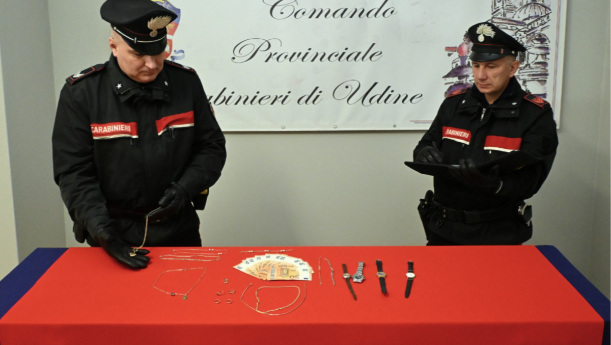 «La sua auto è stata usata per una rapina»: derubano un’anziana, poi la fuga in autostrada - 