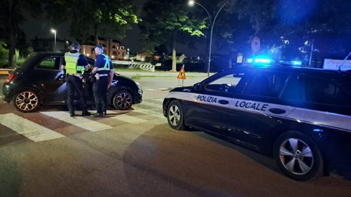 «Sono a Trieste, vero?»: guida ubriaca sul cerchione, ma viene fermata a Treviso - 