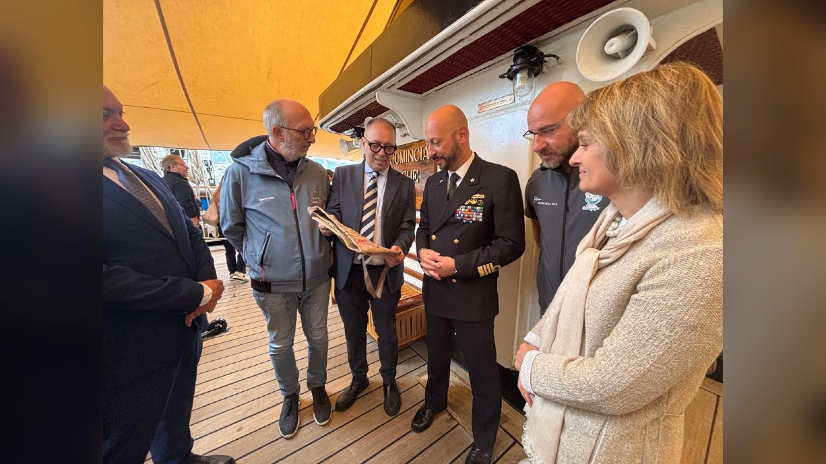 Trieste, dalla Vespucci borse post-operatorie e un calendario solidale per Burlo e Casa Pio X - 