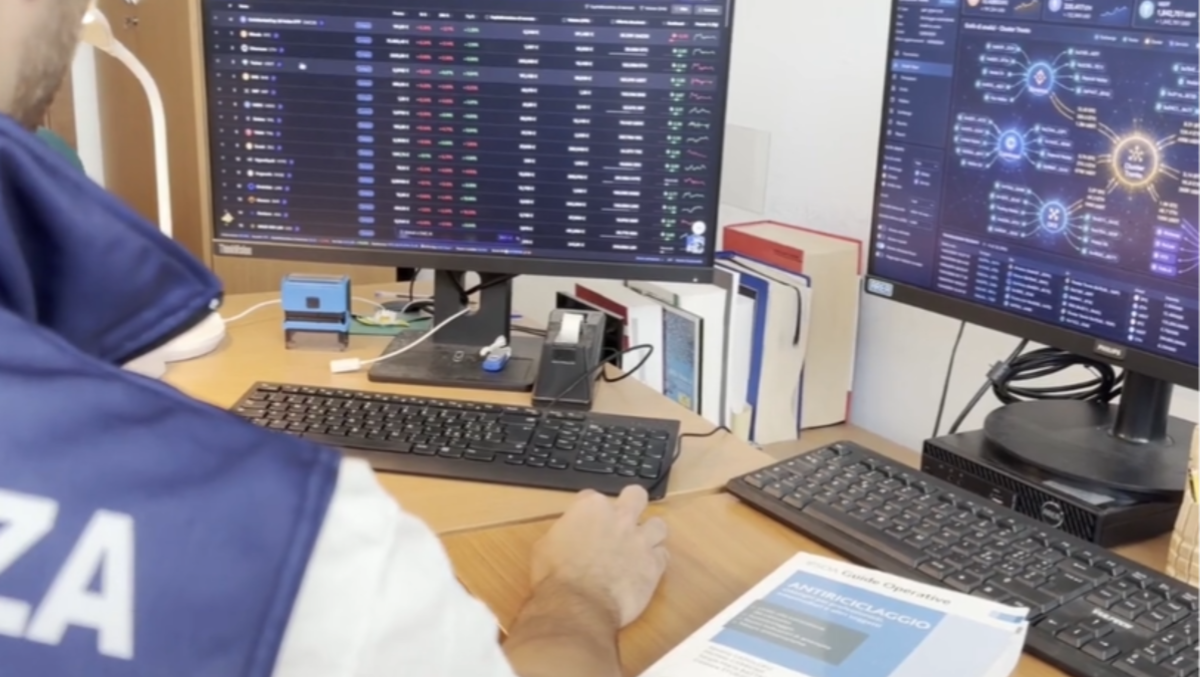 Promettevano Bitcoin, vendevano semplici computer: sequestri per oltre 877mila euro - 