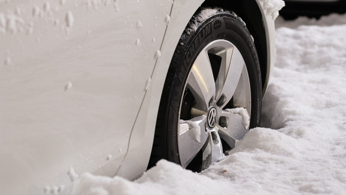Per quanti anni si possono usare le gomme invernali? Guida Completa alla Durata dei Pneumatici da Neve - 