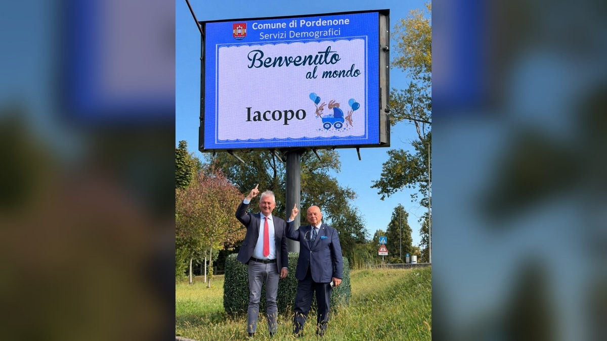 I nomi dei neonati di Pordenone sul LED wall del parcheggio Marcolin - 