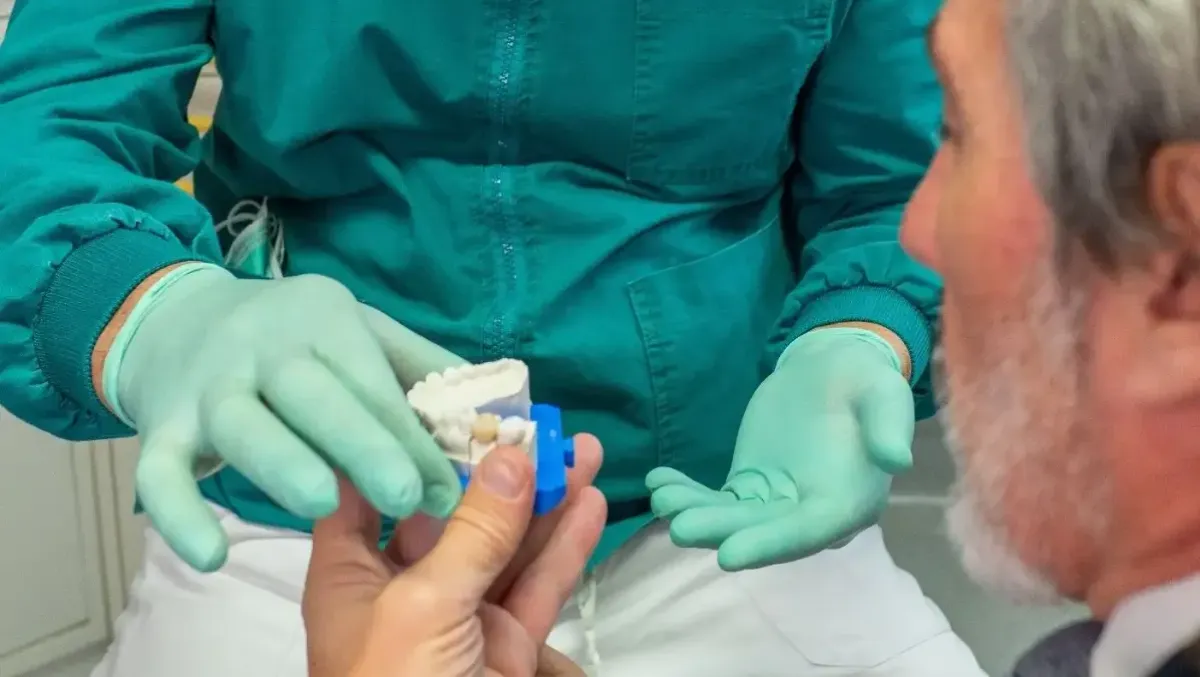 Impianto dentale a Rovereto: cosa mangiare nella prima settimana dopo l'intervento e come favorire la guarigione - 