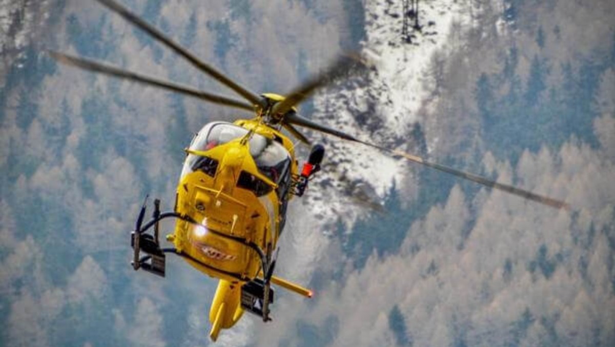 Scivola davanti al compagno e precipita per cento metri: muore un alpinista - 
