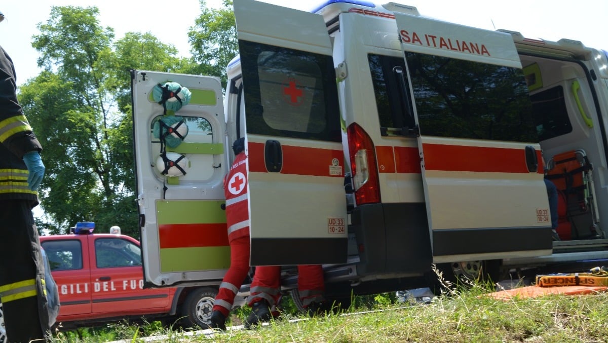 Colpito dalla lama del tagliaerba mentre lavora: operaio di 20 anni in rianimazione - 