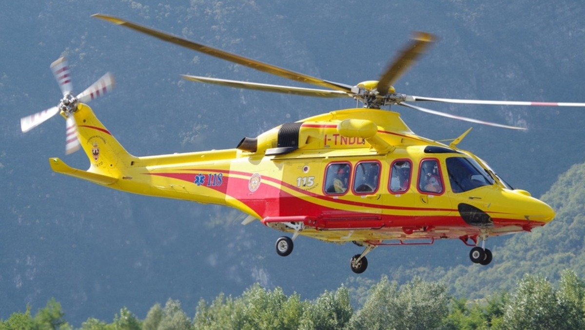 Precipita durante l’arrampicata e sbatte la testa: elisoccorso sul posto - 