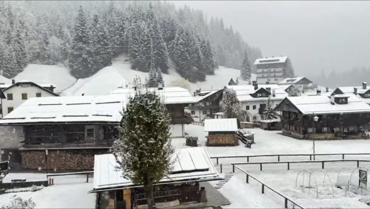 Neve, il Nordest si tinge di bianco: da Sappada a Cortina, paesaggi da fiaba - 