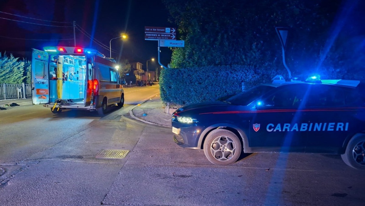 Travolto e trascinato per 20 metri mentre passeggia con la famiglia: 52enne in fin di vita - 