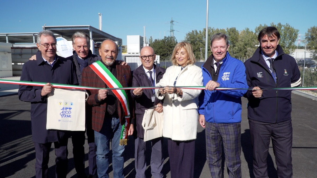 Monfalcone, inaugurato l’impianto a idrogeno verde per i bus del trasporto pubblico - 