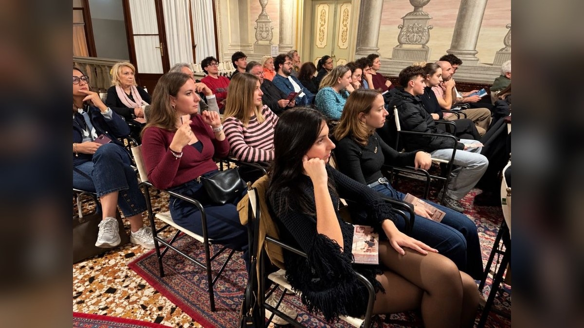 A Rovigo la rassegna sulle autrici parte con una sala piena: giovani in prima fila per l’incontro con Giulia Ciarapica - 