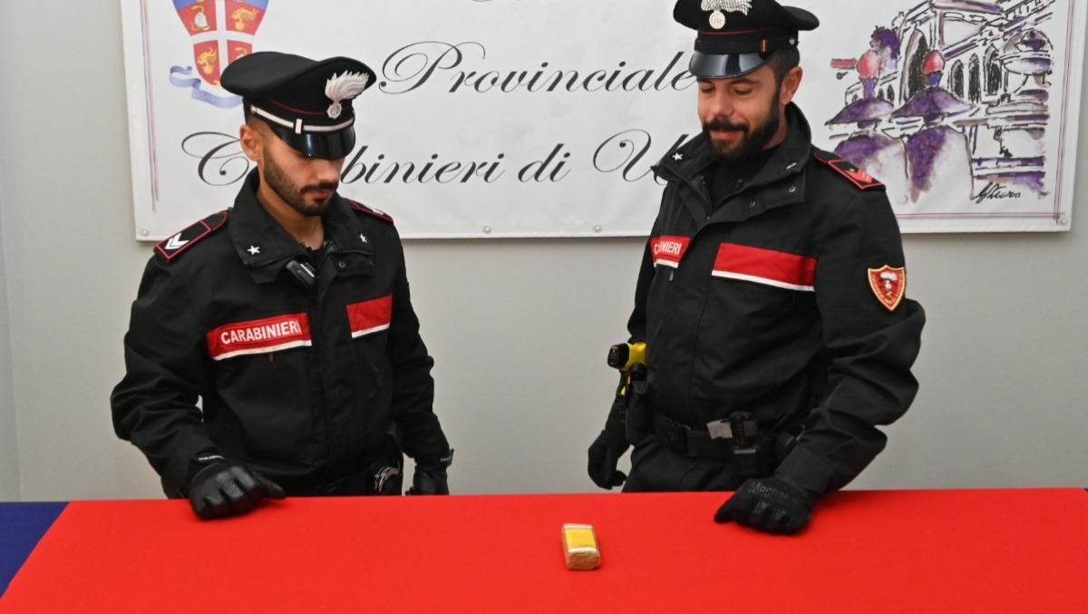 Controllo nella zona est di Udine, in bici con oltre un etto di hashish: arrestato 18enne - 