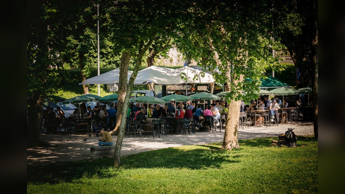 Udine riscopre il gusto dell’autunno in piazza Primo Maggio: castagne al chiosco con orari serali e domenicali - 