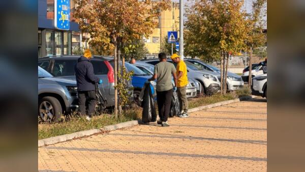 Padova, pulizia in via Fra’ Paolo Sarpi con volontari di tre comunità