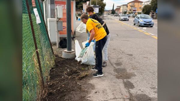 Vicenza, raccolta rifiuti in Viale Anconetta durante la Domenica Ecologica