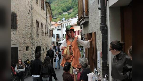 Combai rilancia il weekend d’autunno: camminate, musica e laboratori tra i castagni