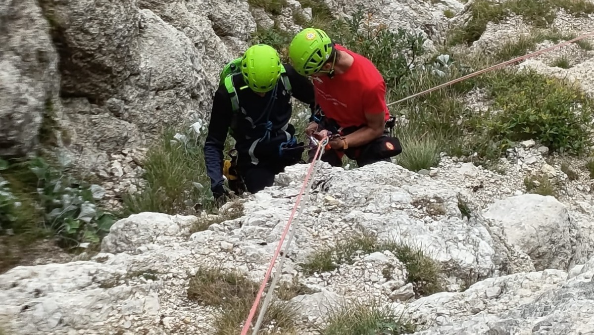 Baffelan, giovane climber vicentino recuperato in parete e portato a Verona: è grave - 