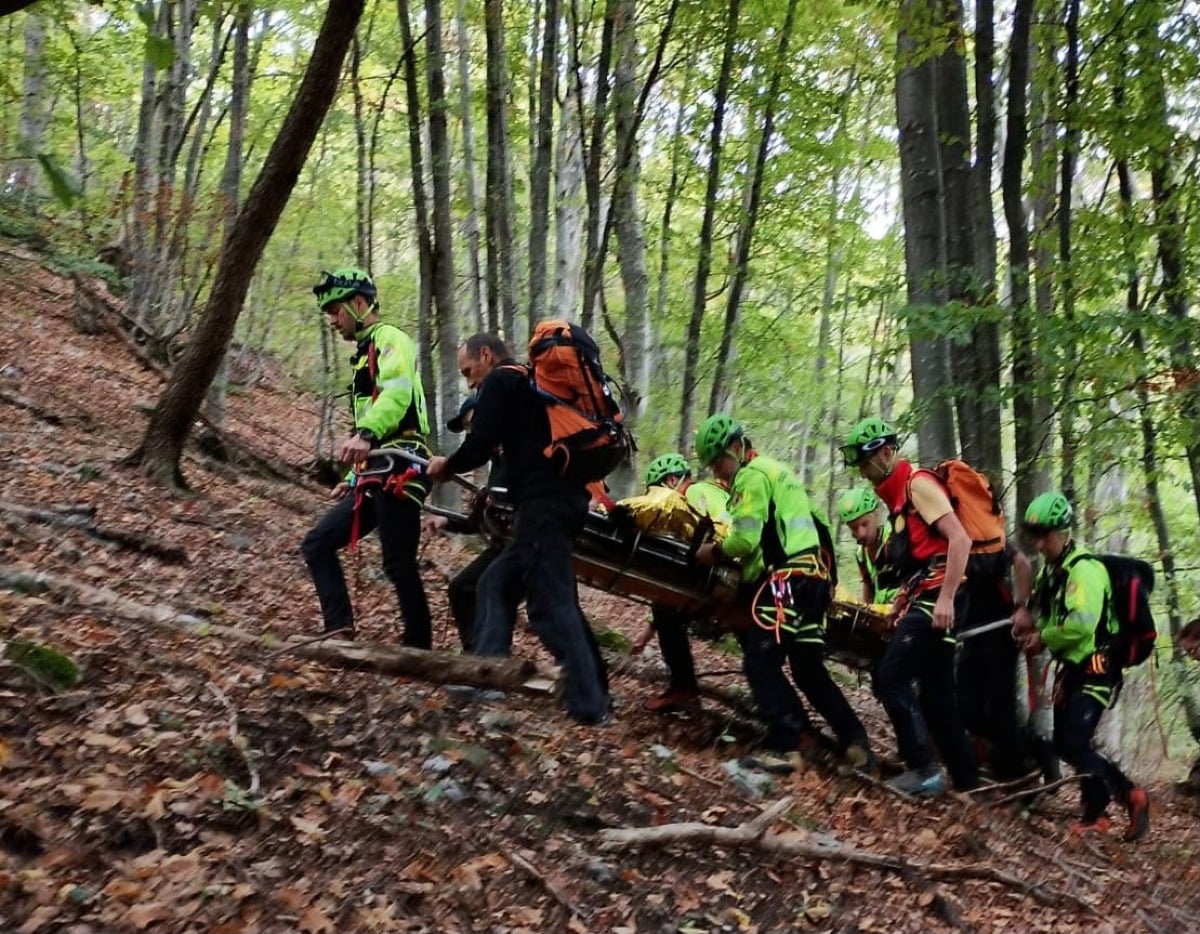 Domenica di emergenze nei boschi friulani: due cacciatori soccorsi tra Resia e Tolmezzo - 
