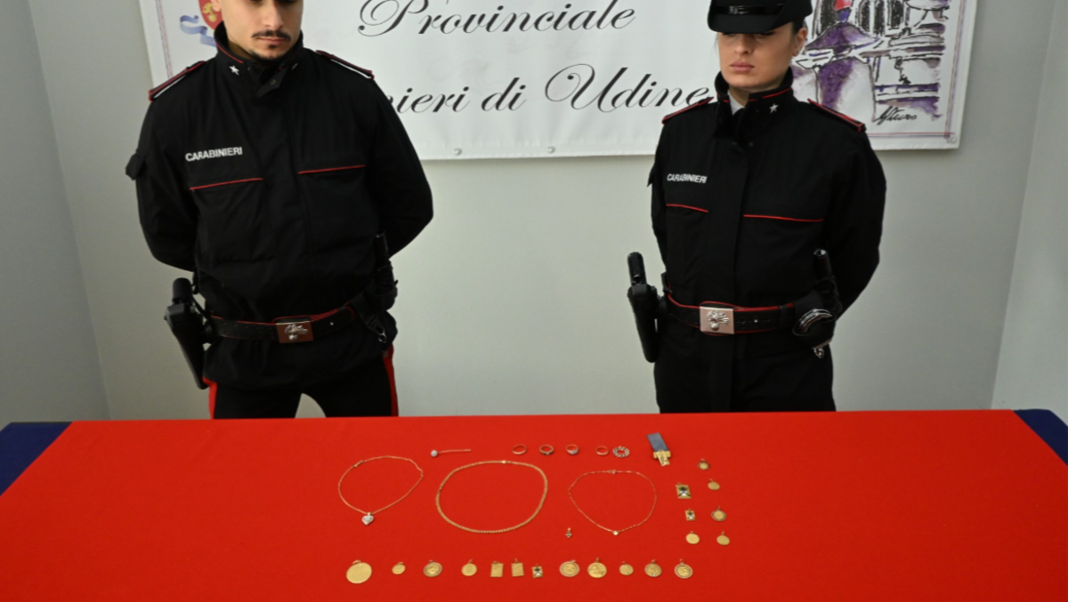 Udine, finto militare in videochiama una 94enne e si fa consegnare i gioielli: fermato un 31enne - 