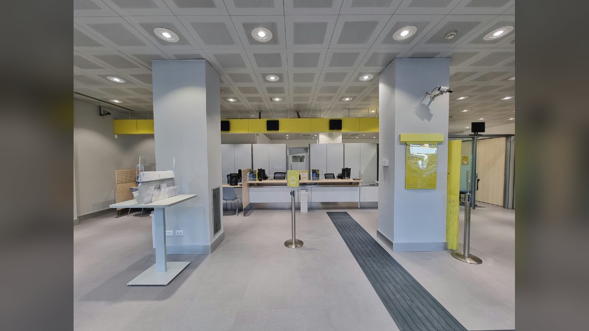 Lignano, in posta arrivano anche passaporti e certificati: riapre la sede rinnovata - 