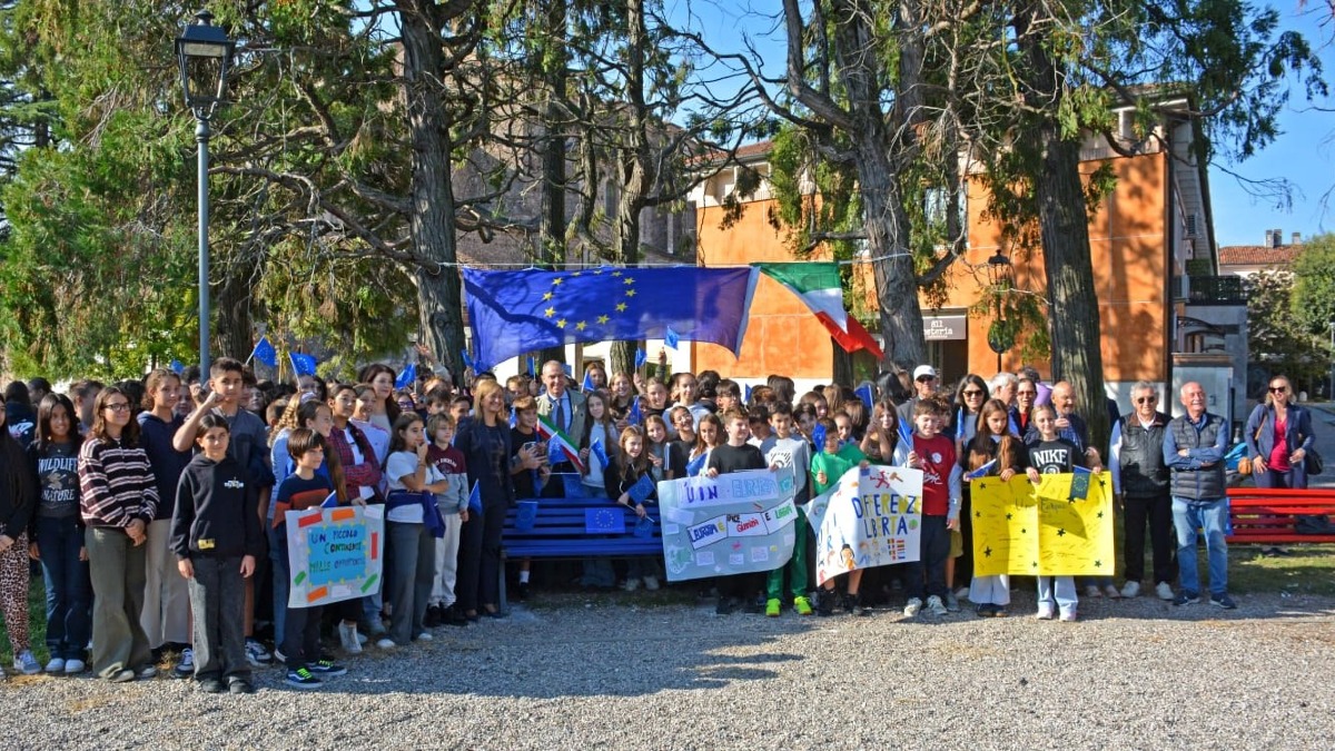 A Valeggio una panchina blu per parlare d’Europa ai ragazzi - 