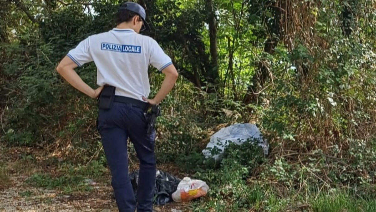 Aviano, rifiuti lasciati vicino all’Ossena: individuato il responsabile, pagati 4.500 euro - 