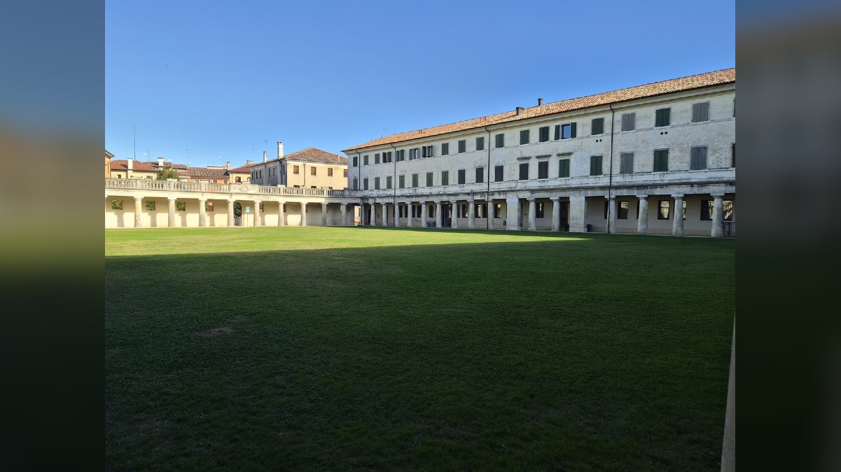 Portogruaro, studenti ridisegnano i cestini per la raccolta: 12 prototipi tra accessibilità e sostenibilità - 